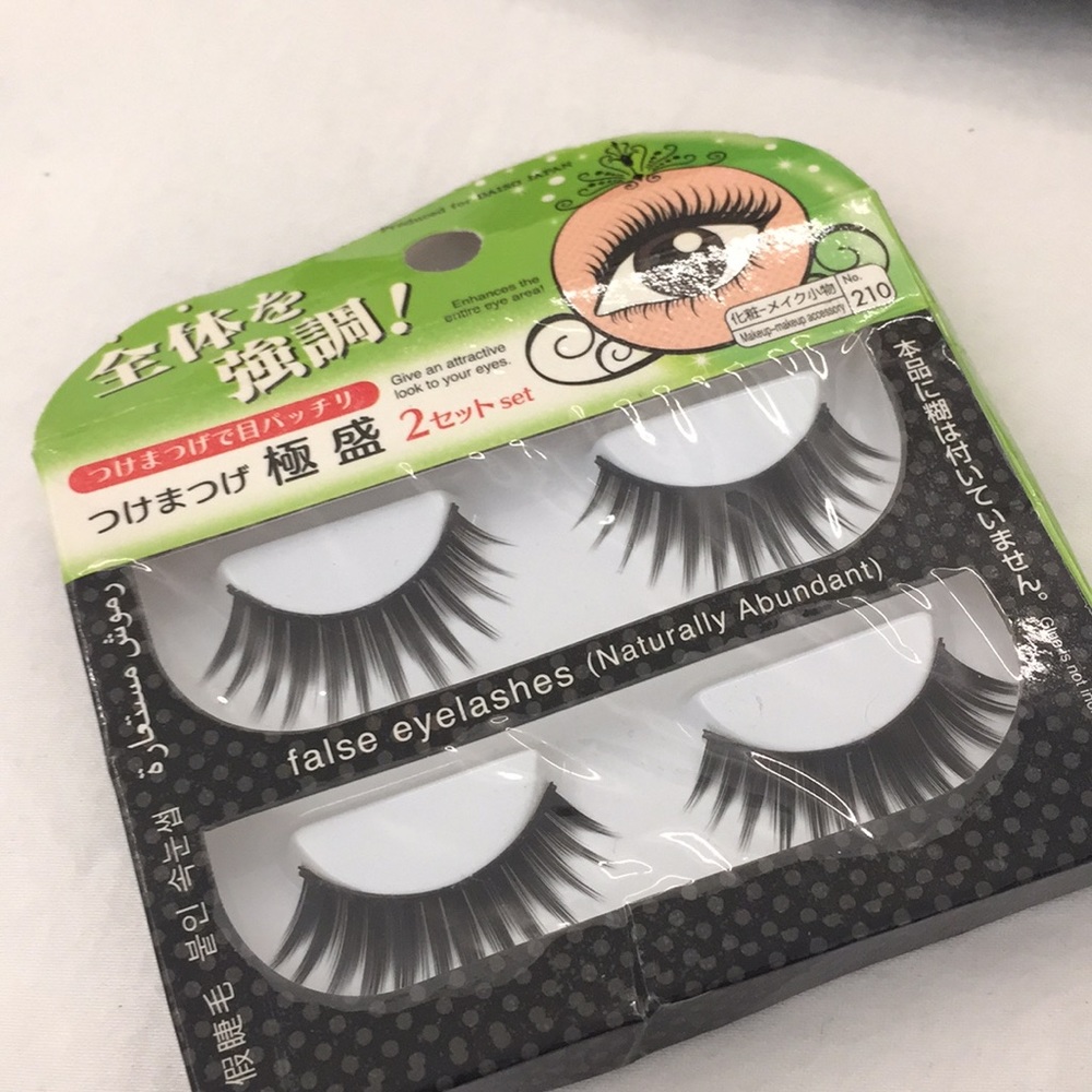 Eyelashes - Picture 2 of 2